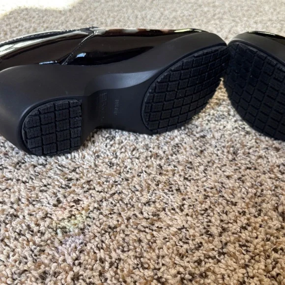 Women's Black Slip-On Nurse Shoes - Picture 4 of 7